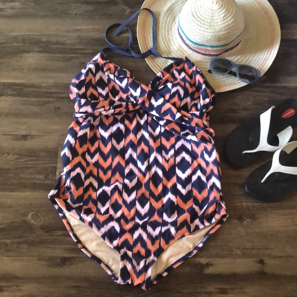 🍦 Liz Lange Maternity Swimsuit